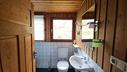 Ένα μπάνιο στο Ferienwohnung Sommerleite