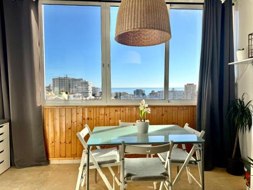 Cozy Fuengirola apartment with sea view & pool