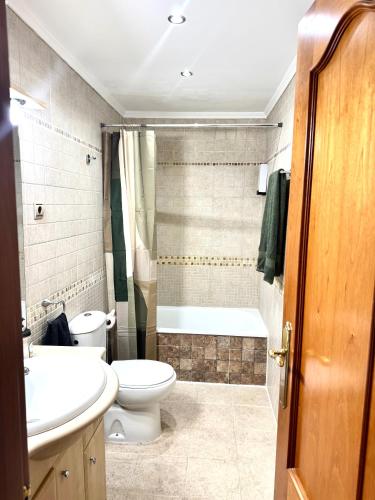 Cozy Fuengirola apartment with sea view & pool