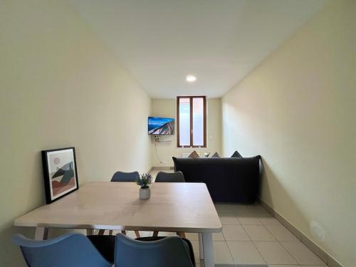 a dining room with a wooden table and chairs at Duplex rénové à 15 min de Lyon in Saint-Fons