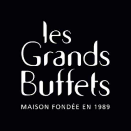 Un signe qui lit ses grands papillons en blanc dans l'établissement Kalipay - 7 min à pied des Grands Buffets, à Narbonne