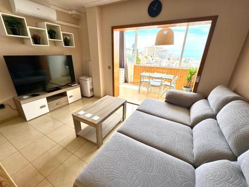 Cozy Fuengirola apartment with sea view & pool