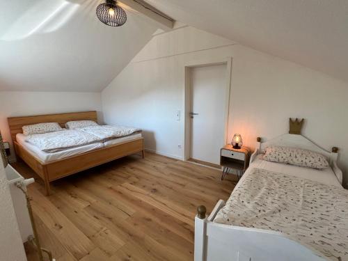 Postel nebo postele na pokoji v ubytování Wellnessoase! Sauna und Whirlpool mit Aussicht