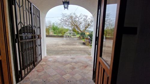 Φωτογραφία από το άλμπουμ του Country Chic Antico Casale - piscina idromassaggio lettini, solarium, cinema experience, wifi, parcheggio σε Caiazzo