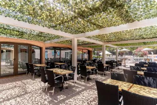 Photo de la galerie de l'établissement Camping Montana Parc 5 étoiles, à Puget-sur Argens