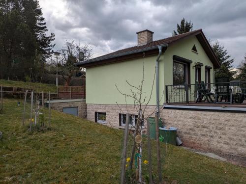 a small house with a porch and a balcony at Ferienhaus Am Freibad in Bad Berka