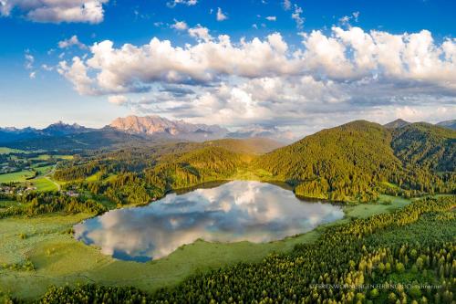 an aerial view of a lake in the mountains at Ferienwohnung Ferienglück in Krün