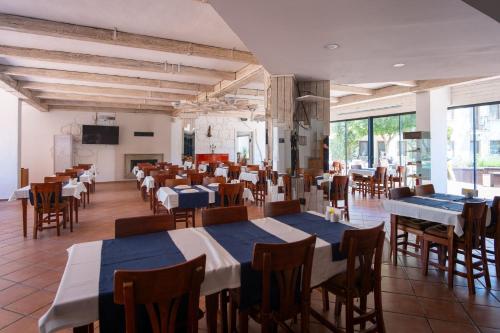 Εστιατόριο ή άλλο μέρος για φαγητό στο Flora Hotel