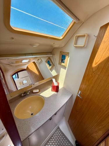 Gambar di galeri bagi Elegant Sailboat Stay di Key West