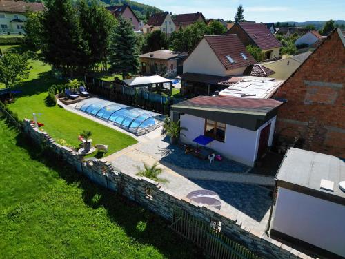 an aerial view of a house with a swimming pool at Pension Zur Krone in Martinfeld