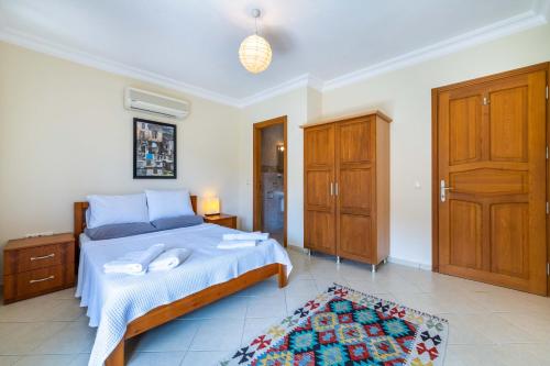 a bedroom with a bed with two white towels on it at Villa Gelincik in Kas