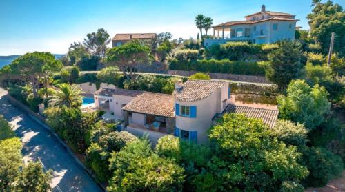 Photo de la galerie de l'établissement Superbe Villa, Incroyable vue mer, Piscine Chauffée, climatisée, à Sainte-Maxime