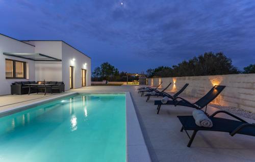 Πισίνα στο ή κοντά στο Villa Justin