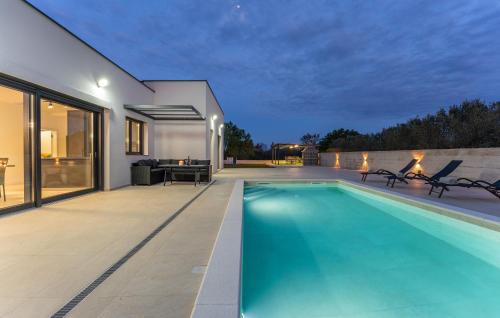 Πισίνα στο ή κοντά στο Villa Justin