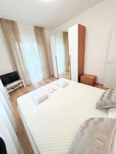 a bedroom with a large white bed with white sheets at La casa di Sebastian in Como