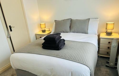 a bedroom with a bed with towels on it at Slaney House Bed and Breakfast in Lahinch