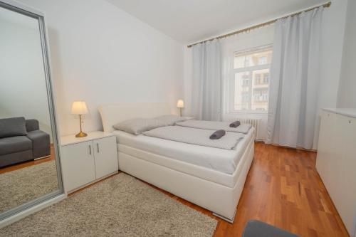 4 Bob's Apartments - 3 bedrooms, King size beds