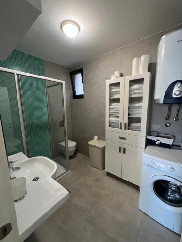 Bilik mandi di Apartman Lovren - Prvi red do mora