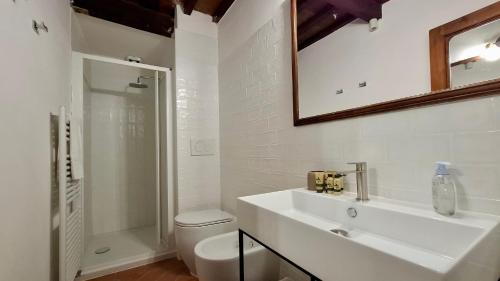 Aurora Suite, in the heart of the historic centre, very short walk to all sites, AC bedrooom with in-room BTH, 2nd floor
