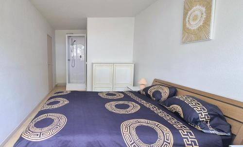 Appart 8 pers, 80M2, parking privée, Mer & lac à pied, Face parc aquatique