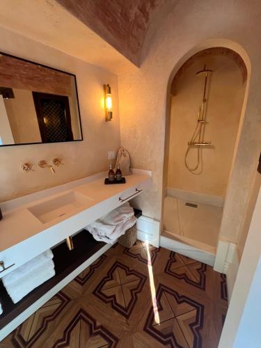 Ένα μπάνιο στο La Casa JuanRanas