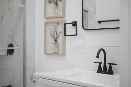 Ένα μπάνιο στο Shadyside, Pittsburgh !C Modern and Bright Private Bedroom with Shared Bathroom