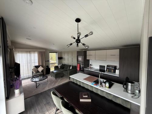 Kuchyň nebo kuchyňský kout v ubytování Malton 2-Bed Lodge Sleeps 4 Pet Friendly