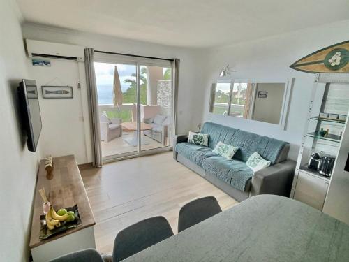 Photo de la galerie de l'établissement 2 P vue panoramique classé 3 étoiles sur la baie de Cannes avec Garage, à Théoule-sur-Mer