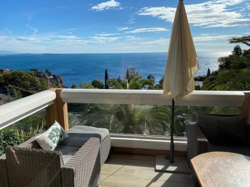 2 P vue panoramique classé 3 étoiles sur la baie de Cannes avec Garage