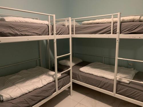 Postel nebo postele na pokoji v ubytování Svea Hostel
