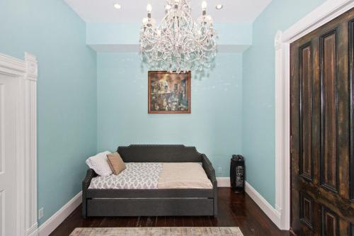 Gallery image of 1900's Victorian Home Sleeps 22 8BDRM 3Bath in San Diego