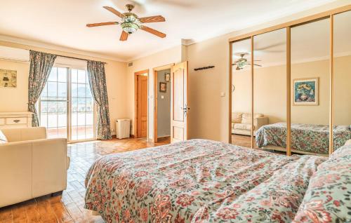 Katil atau katil-katil dalam bilik di Stunning Home In Monda With Wifi