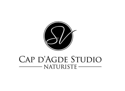 un logo pour un studio de garage narticate dans l'établissement Blue Horizon Heliopolis, au Cap d'Agde