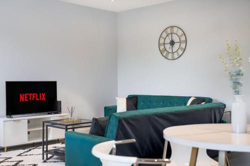 Luxury Tottenham Stadium Retreat - 2 minute walk to stadium photo 10