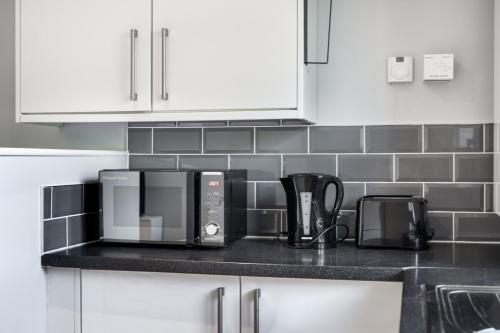 Luxury Tottenham Stadium Retreat - 2 minute walk to stadium photo 12