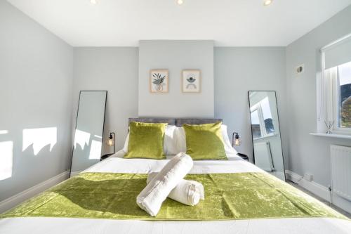 Luxury Tottenham Stadium Retreat - 2 minute walk to stadium photo 20