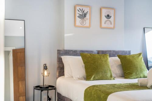 Luxury Tottenham Stadium Retreat - 2 minute walk to stadium photo 7