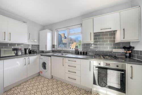 Luxury Tottenham Stadium Retreat - 2 minute walk to stadium photo 21