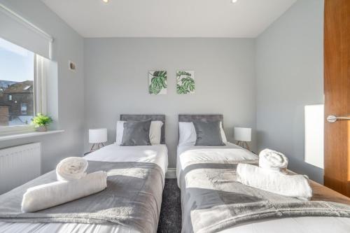 Luxury Tottenham Stadium Retreat - 2 minute walk to stadium photo 3