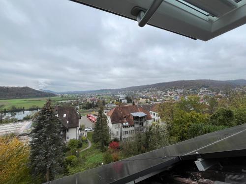 Nespecifikovaný výhled na hory nebo výhled na hory při pohledu z prázdninového domu