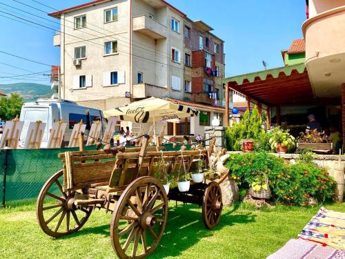 Nespecifikovaný výhled na hory nebo výhled na hory při pohledu z hotelu