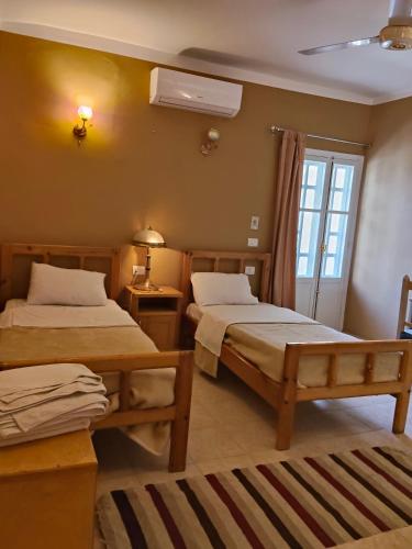 Postel nebo postele na pokoji v ubytování KR Hotel