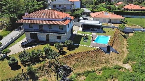an aerial view of a house with a swimming pool at Varandas do Castelo in Celorico de Basto