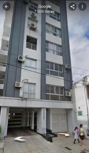 a building with people walking in front of it at Departamento confortable con muy buena ubicacion y cochera para 4 personas in Corrientes