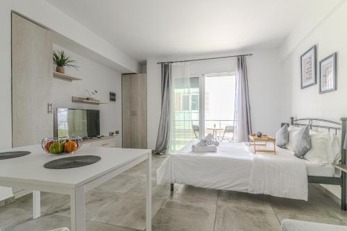 Spacious Urban Flat With Balcony