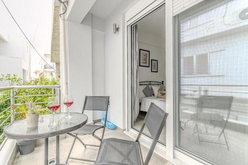 Spacious Urban Flat With Balcony