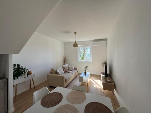 Χώρος καθιστικού στο T3 duplex village house