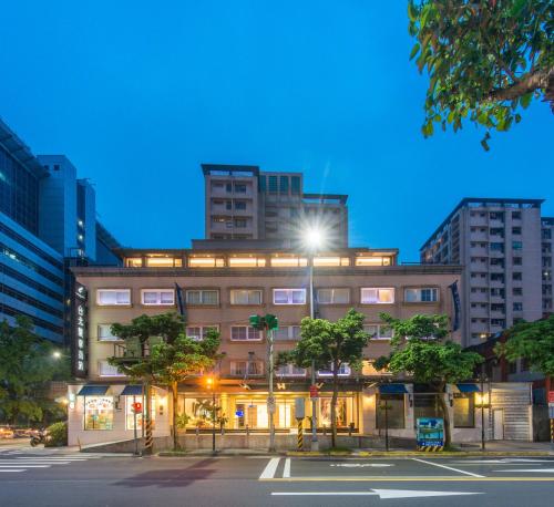 a building with a street light on top of it at Forward Hotel Taipei Nangang in Taipei