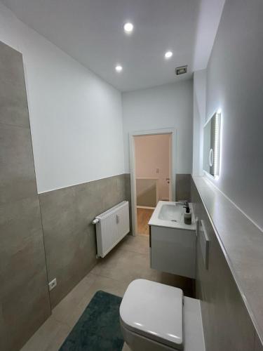a bathroom with a toilet and a sink at Maisonette drei Jahreszeiten in Norderney