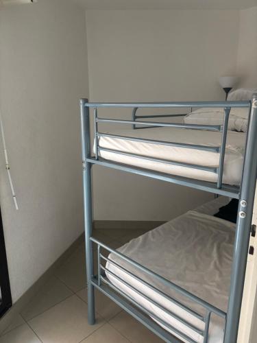 Un ou plusieurs lits dans un hébergement de l'établissement Studio cabine en front de mer